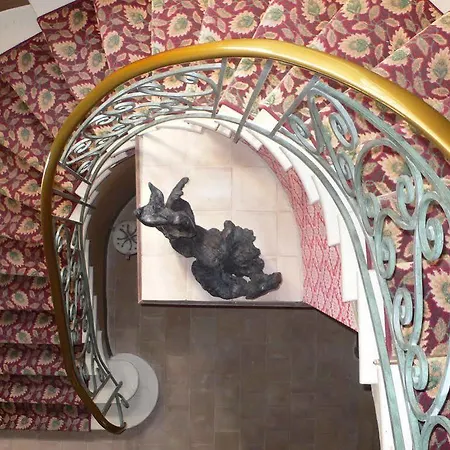 Ermitage De Oda ve Kahvaltı Peyreleau